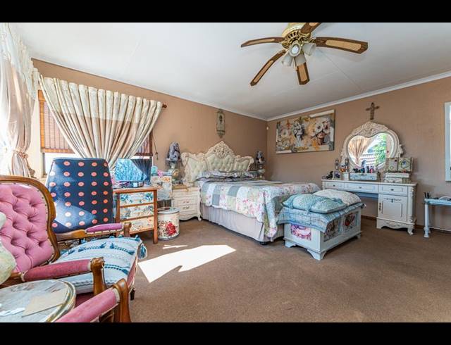 4 BEDROOM HOUSE FOR SALE IN NORTHCLIFF